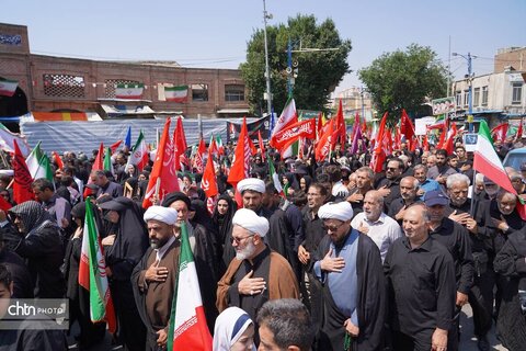 مراسم گرامیداشت و راهپیمایی جاماندگان بدرقه قائد شهید امت همزمان با تشییع پیکر مطهر ایشان در ارومیه