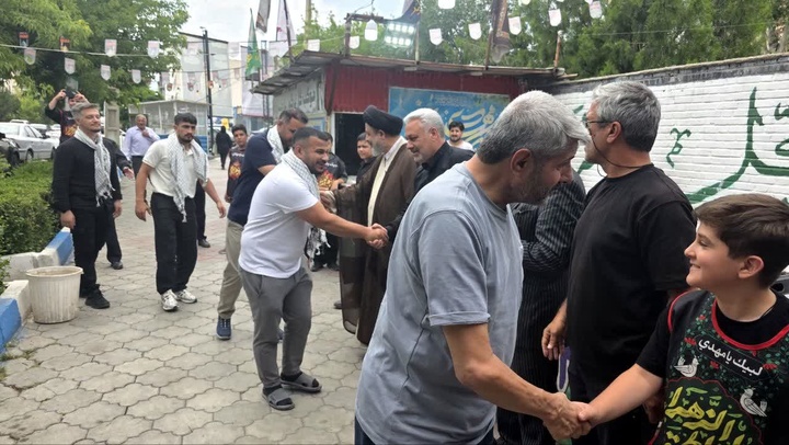 ورود عاشقان از آن‌سوی مرزها برای تشییع رهبر شهید از مرز بازرگان