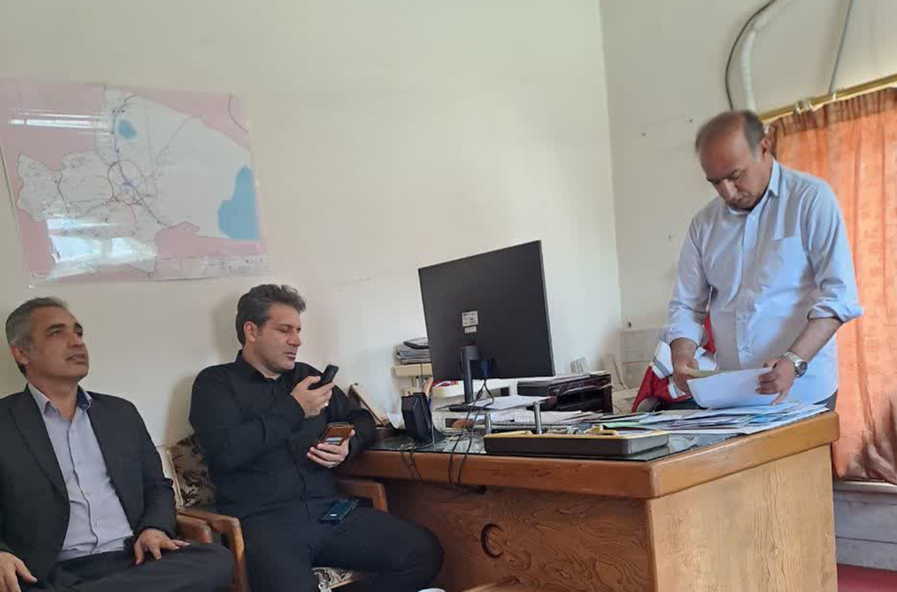 بازدید مدیرکل میراث فرهنگی قم از محل توزیع اقلام مورد نیاز مراکز اسکان