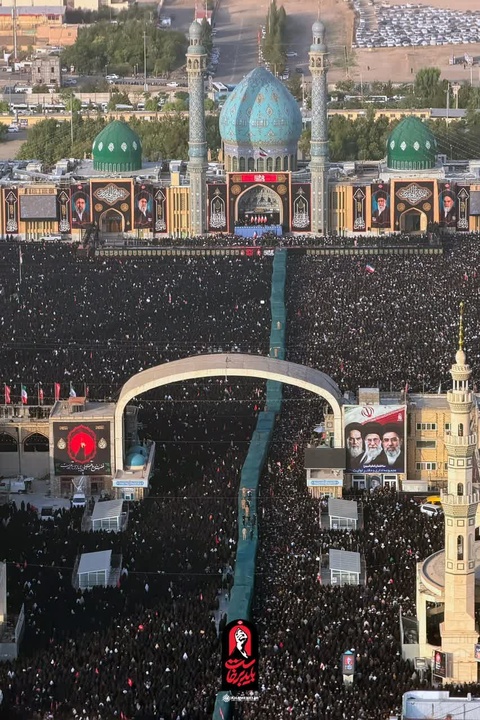 حضور جمعیت بی‌پایان دلسوختگان رهبر شهید در خیابان‌های اطراف مسجد جمکران
