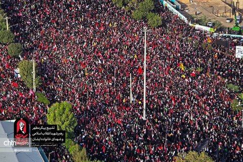 تصاویر هوایی  از «بدرقه آقای شهید ایران» در میان جمعیت عظیم مردم قم در مسجد مقدس جمکران