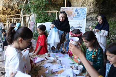 گزارش تصویری کارگاه تخصصی نقاشی روی پارچه در غار کرفتو