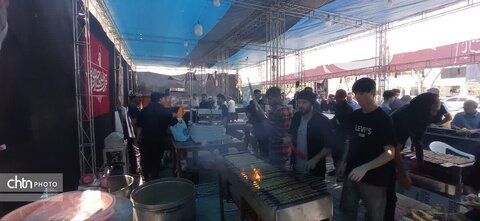 گوشه ای از بهشت هشتم در قاب سوگ؛ آماده‌سازی خدمت مشهدالرضا(ع) برای بدرقه‌ای تاریخی آقای شهید