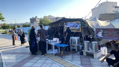 گوشه ای از بهشت هشتم در قاب سوگ؛ آماده‌سازی خدمت مشهدالرضا(ع) برای بدرقه‌ای تاریخی آقای شهید