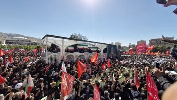 تشییع پیکر مطهر رهبر شهید انقلاب در مشهد با حضور میلیونی مردم در حال برگزاری است