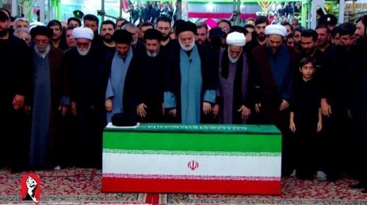 اقامه نماز بر پیکر مطهر رهبر شهید انقلاب به امامت فرزند ارشد ایشان/ فرزند خراسان در آغوش خورشید آرام گرفت