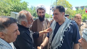 لباس خادمی بر تن مدیرکل؛ میزبانی از عزاداران «قائد امت اسلامی» در جوار حرم رضوی