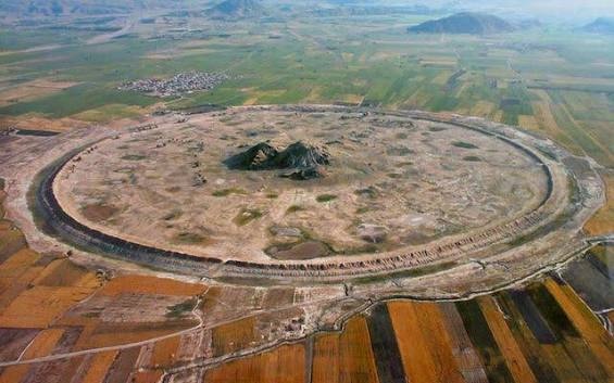 بازدید مدیر کل میراث فرهنگی فارس از پایگاه تاریخی دارابگرد / هدف‌گذاری برای ثبت جهانی  کلان‌سایت باستان‌شناسی