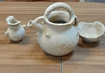 اهدای 3 شیء تاریخی مربوط به عصر آهن به اداره‌کل میراث‌فرهنگی استان ایلام