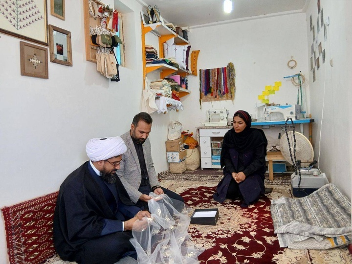 بازدید حمایتی امام جمعه نیمروز از کارگاههای صنایعدستی شهرستان بازدید حمایتی امام جمعه نیمروز از کارگاههای صنایعدستی شهرستان