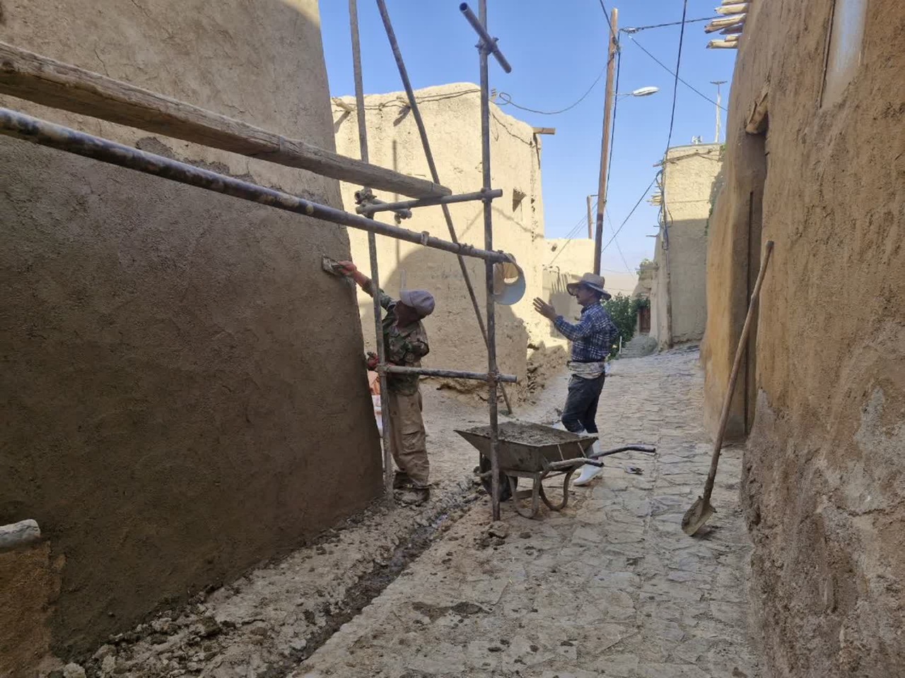 مرمت بافت تاریخی روستای قلعهبالا با مشارکت بنیاد مسکن آغاز شد