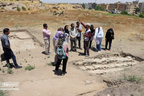 سفر به اعماق تاریخ؛ بازدید راهنمایان گردشگری همدان از کارگاه‌های کاوش هگمتانه