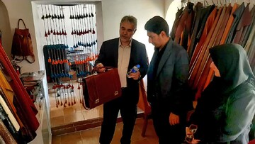 بازدید سرپرست معاونت صنایع‌دستی از کارگاه‌هایی صنایع‌دستی استان مرکزی/ تکریم گنجینه‌های زنده صنایع‌دستی