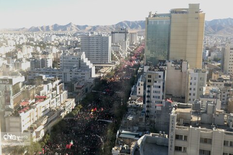 تصاویری متفاوت از حضور گسترده مردم در تشییع پیکر آقای شهید ایران در مشهد