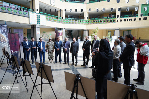 افتتاح نمایشگاه «ایستاده در غبار» در همدان
