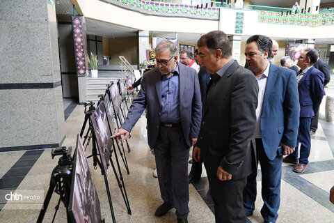 افتتاح نمایشگاه «ایستاده در غبار» در همدان
