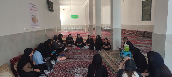 برگزاری دوره آموزشی بافتنی سنتی در چوار ایلام با هدف توانمندسازی هنرمندان صنایع‌دستی