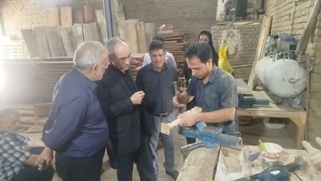 بررسی مسیر احیای کارگاه‌های نیمه‌فعال صنایع‌دستی مرند/ اردکلو در مسیر تشکیل پرونده ثبت ملی روستای منبت‌کاری چوب/ آموزش سالانه ۵۰۰ هنرجو برای تقویت زنجیره تولید صنایع‌دستی