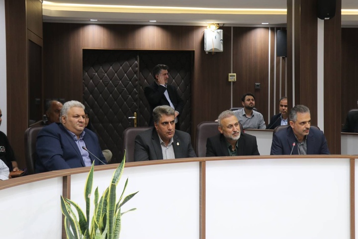 نشست رفع موانع سرمایه‌گذاری گردشگری استان گیلان