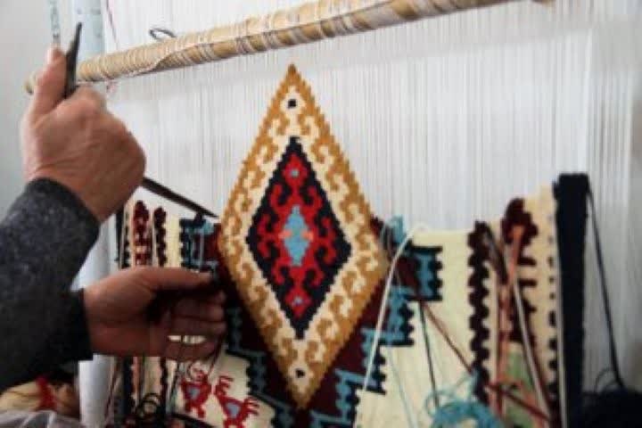 تبلور هنر و اقتصاد عشایری؛ از شاهکار مهندسی سیاه‌چادر تا گچمه‌های نقش‌برجسته