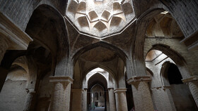 بازی نور و سایه در مسجد جامع عتیق اصفهان
