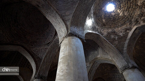 بازی نور و سایه در مسجد جامع عتیق اصفهان