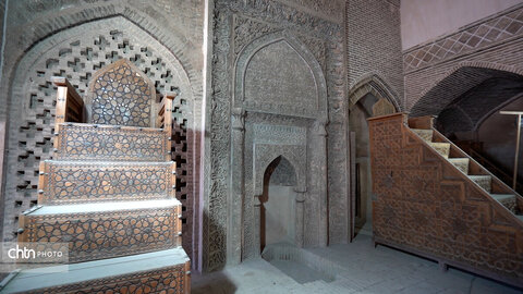 بازی نور و سایه در مسجد جامع عتیق اصفهان