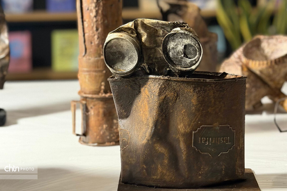 «چشمها پیش از اشیا زنگ میزنند»؛ تأملی بر فرسودگی نگاه در تازهترین نمایشگاه موسا عامریپور
