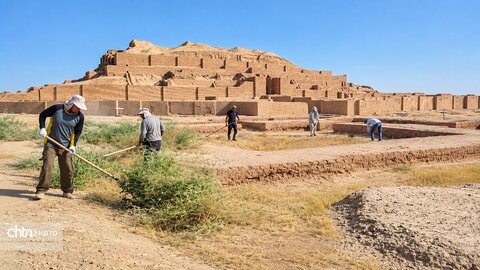 تداوم اقدامات حفاظتی در محوطه میراث جهانی چغازنبیل/ اجرای عملیات پاکسازی و علف‌زدایی