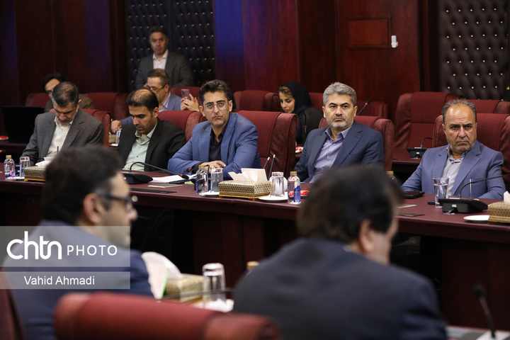 نشست مشترک سیدرضا صالحی‌امیری، وزیر میراث‌فرهنگی، گردشگری و صنایع‌دستی و علی مدنی‌زاده، وزیر امور اقتصادی و دارایی