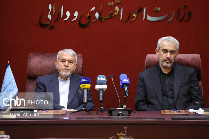 نشست مشترک سیدرضا صالحی‌امیری، وزیر میراث‌فرهنگی، گردشگری و صنایع‌دستی و علی مدنی‌زاده، وزیر امور اقتصادی و دارایی