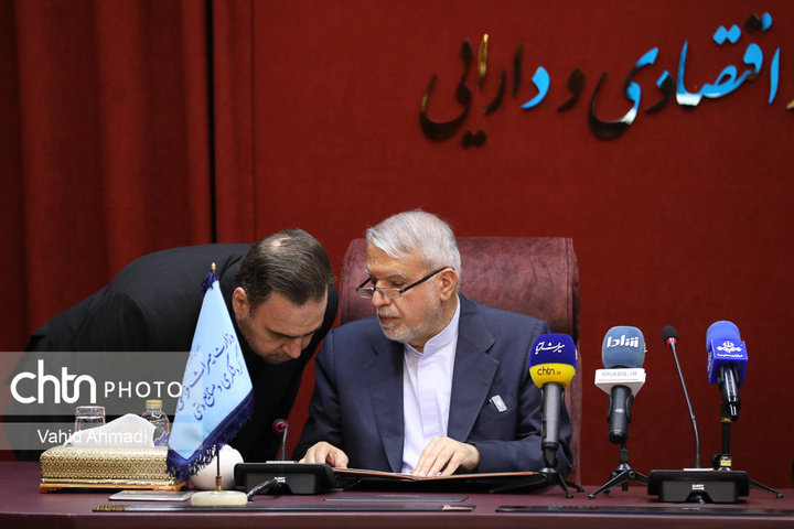 نشست مشترک سیدرضا صالحی‌امیری، وزیر میراث‌فرهنگی، گردشگری و صنایع‌دستی و علی مدنی‌زاده، وزیر امور اقتصادی و دارایی