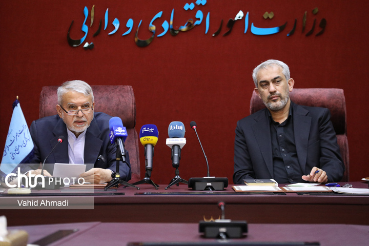 نشست مشترک سیدرضا صالحی‌امیری، وزیر میراث‌فرهنگی، گردشگری و صنایع‌دستی و علی مدنی‌زاده، وزیر امور اقتصادی و دارایی