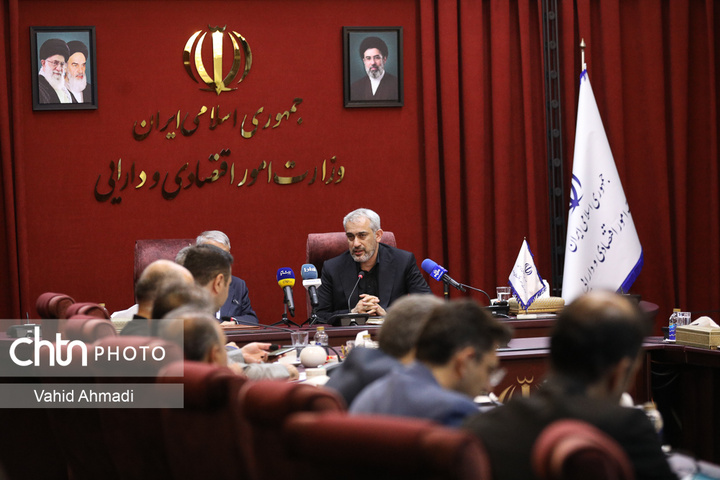 نشست مشترک سیدرضا صالحی‌امیری، وزیر میراث‌فرهنگی، گردشگری و صنایع‌دستی و علی مدنی‌زاده، وزیر امور اقتصادی و دارایی