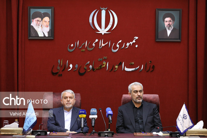 نشست مشترک سیدرضا صالحی‌امیری، وزیر میراث‌فرهنگی، گردشگری و صنایع‌دستی و علی مدنی‌زاده، وزیر امور اقتصادی و دارایی
