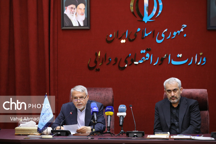 نشست مشترک سیدرضا صالحی‌امیری، وزیر میراث‌فرهنگی، گردشگری و صنایع‌دستی و علی مدنی‌زاده، وزیر امور اقتصادی و دارایی