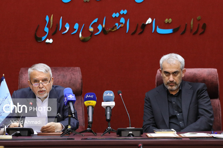 نشست مشترک سیدرضا صالحی‌امیری، وزیر میراث‌فرهنگی، گردشگری و صنایع‌دستی و علی مدنی‌زاده، وزیر امور اقتصادی و دارایی