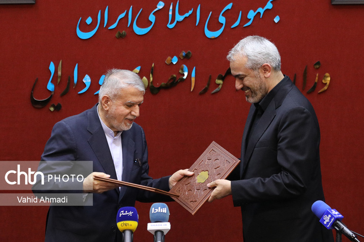 نشست مشترک سیدرضا صالحی‌امیری، وزیر میراث‌فرهنگی، گردشگری و صنایع‌دستی و علی مدنی‌زاده، وزیر امور اقتصادی و دارایی