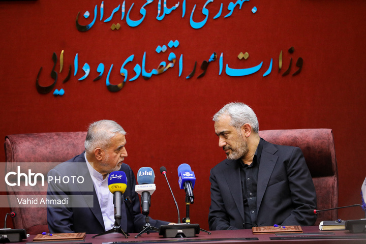 نشست مشترک سیدرضا صالحی‌امیری، وزیر میراث‌فرهنگی، گردشگری و صنایع‌دستی و علی مدنی‌زاده، وزیر امور اقتصادی و دارایی