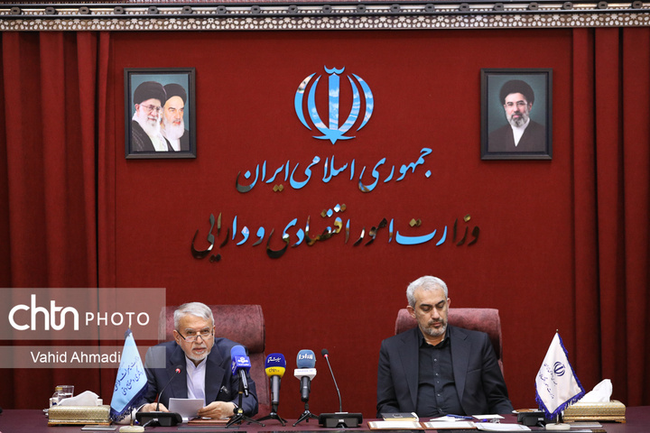 نشست مشترک سیدرضا صالحی‌امیری، وزیر میراث‌فرهنگی، گردشگری و صنایع‌دستی و علی مدنی‌زاده، وزیر امور اقتصادی و دارایی