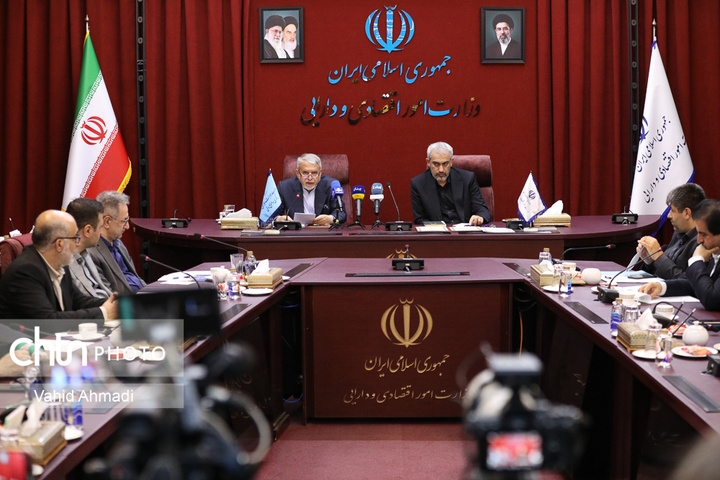 نشست مشترک سیدرضا صالحی‌امیری، وزیر میراث‌فرهنگی، گردشگری و صنایع‌دستی و علی مدنی‌زاده، وزیر امور اقتصادی و دارایی