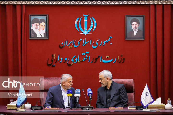 نشست مشترک سیدرضا صالحی‌امیری، وزیر میراث‌فرهنگی، گردشگری و صنایع‌دستی و علی مدنی‌زاده، وزیر امور اقتصادی و دارایی