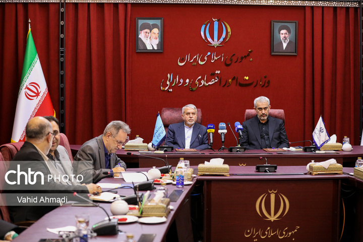 نشست مشترک سیدرضا صالحی‌امیری، وزیر میراث‌فرهنگی، گردشگری و صنایع‌دستی و علی مدنی‌زاده، وزیر امور اقتصادی و دارایی