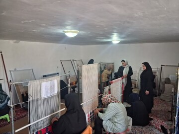 ۳۷ هنرآموخته گلیم‌بافی در روستای گرمارود سینا موفق به احراز مهارت شدند