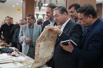 بازدید استاندار آذربایجان‌ غربی از نمایشگاه صنایع‌دستی و مشاغل خانگی