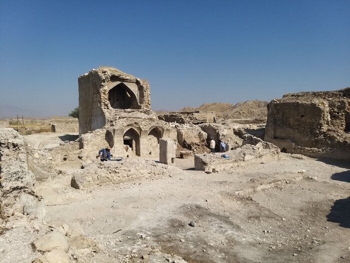 مرمت قلعه تاریخی «آرو» شهرستان گچساران آغاز شد