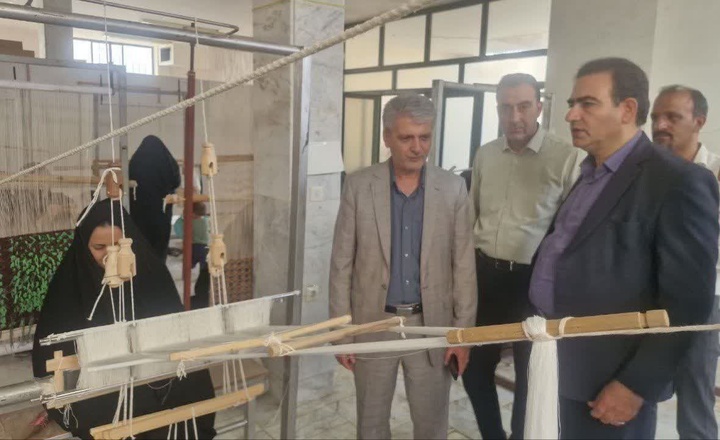 بازدید میدانی از کارگاه‌های صنایع‌دستی طبس و تأکید بر رفع موانع تولید و تقویت اشتغال هنرمندان