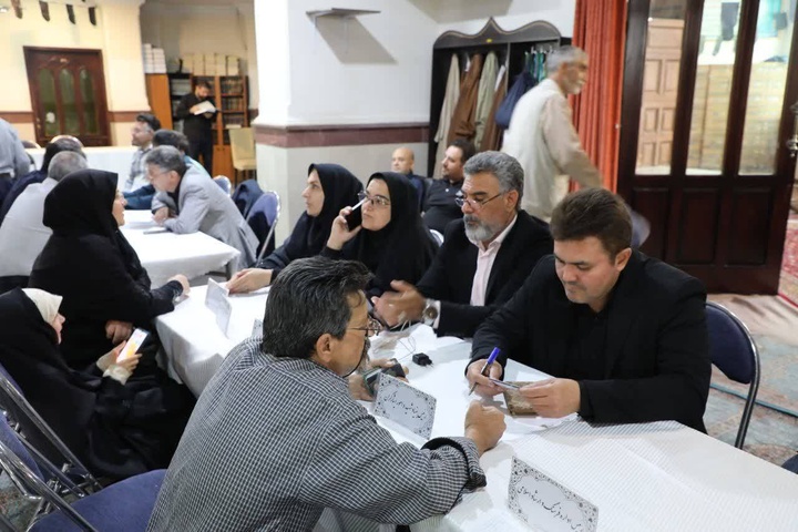 برپایی میز خدمت مسئولان شهرستان پردیس در نماز جمعه