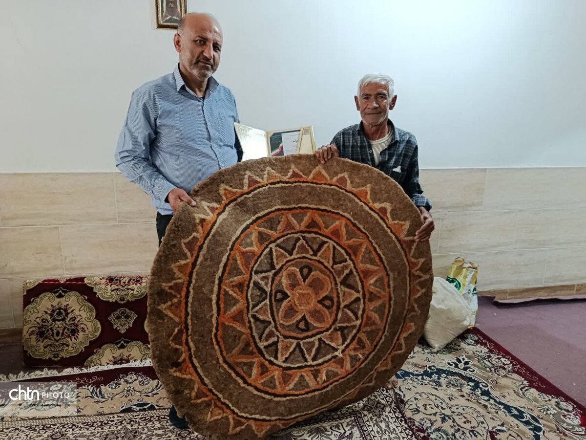 تجلیل از پیشکسوتان عبابافی و نمدمالی بهبهان/ حمایت از هنرمندان صنایعدستی شهرستان تداوم مییابد