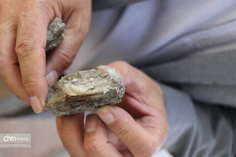 توپ مروارید در دست مرمت
